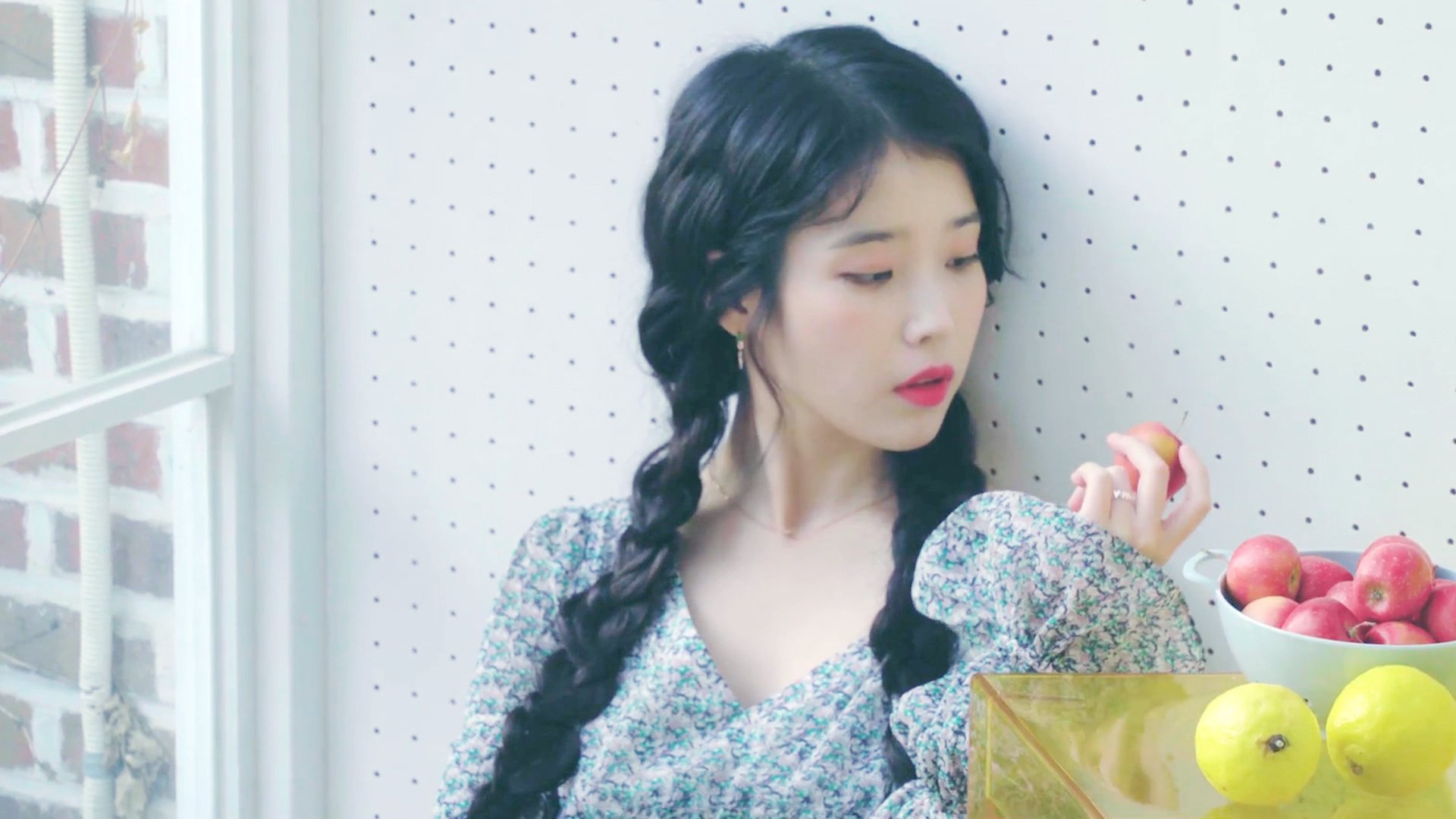 开云esports-_城市天际线越野：穿越建筑群的极速挑战_，城市天际线穿过铁路